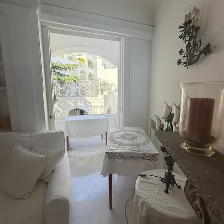 Bed and Breakfast White