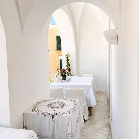 White 3* Κάπρι