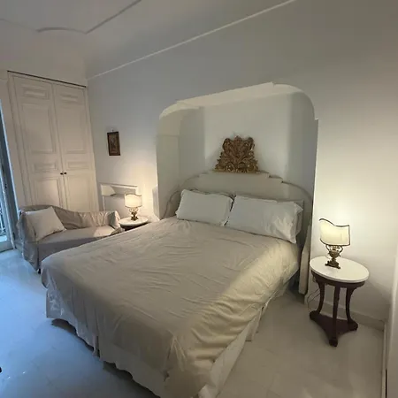 Bed and Breakfast White 3*